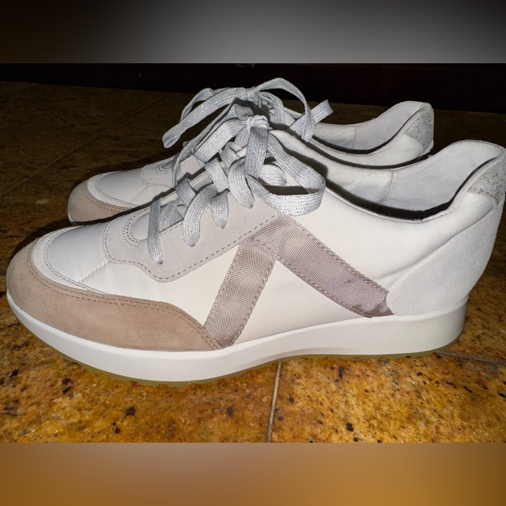 Munro Piper Retro Sneaker White Tan Gray Suede Size 9 Narrow